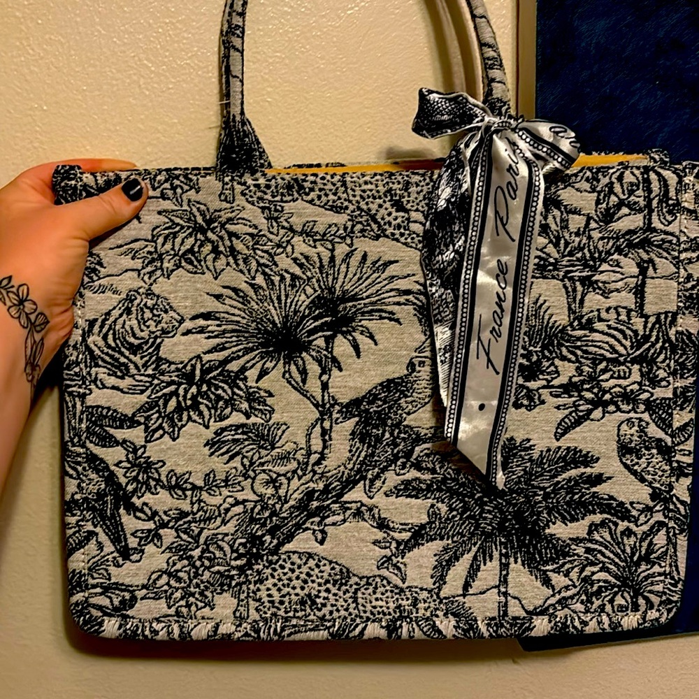 BRAND NEW VACATION TOTE